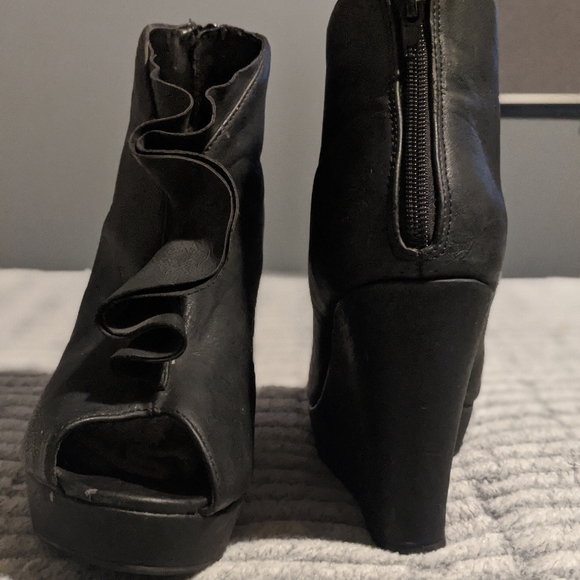 Torrid, open toe wedge with zip back - Picture 2 of 4